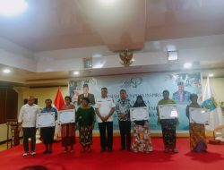 Ini Pesan Gubernur Waterpauw Saat Berikan Penghargaan Kepada 7 Perempuan Inspiratif Di Papua Barat