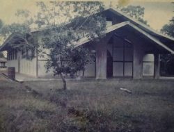 Umat Katolik Paroki St.Yoseph Ayawasi  Resmi Berpamitan Dengan Gedung Gereja Lama, Ferdinandus : Terima Kasih Atas Karya  Tua-Tua Gereja Katolik Di Maybrat 