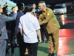 Pj Gubernur Waterpauw Dampingi Mendagri Sambut Presiden Jokowi di Bandara Sentani Jayapura