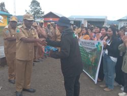 Bupati Yosias Secara Resmi Melepas Tim Survey Stunting dan Kesehatan Masyarakat di Pegaf