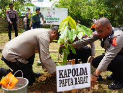 Polda Papua Barat Dan Polres Jajaran Hari ini Tanam 3.200 Pohon, Mitigasi Dini Atas Kerusakan Lingkungan