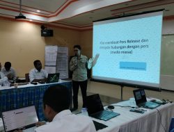 Ketua PWI PB Bawakan Materi Penulisan Press Release Kepada Humas PLN UP3 Manokwari
