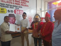 Iringan Suling Tambur, MYF Dikawal Ratusan Pendukung Daftar Cawawali Sorong Di DPD Gerindra PBD