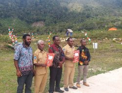 Kadis Pendidikan, Dominggus Saiba Serahkan Nota Tugas Pendirian SMA N 9 Iranmeba Didohu Pegaf