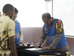 Wakapolda Papua Barat Teken Pakta Integritas Penerimaan Bakomsus Polri