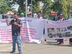 Gelar Aksi, Masa Desak Kejati Tangkap ATT, Mantan Kadis PUPR dan SD, Mantan Ketua DPRD Bintuni