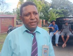 Aksi Bakar Ban Di Kantor DAP III Doberay Tuntut Kehadiran Keluarga Iptu Tomy Marbun Dalam Peradilan Adat