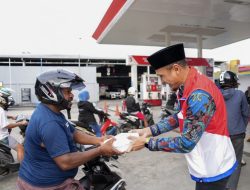 Pertamina Patra Niaga Bagikan Takjil Berbuka Puasa di 15 SPBU Papua Barat dan Papua Barat Daya