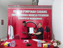 SK Pengurus Diserahkan, PDI Perjuangan Manokwari Perkuat Mesin Partai Menuju 2029