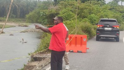 Legislator Papua Barat Soroti Balai Wilayah Sungai, Akses Jalan Trans Nasional di Masni Manokwari Terancam Abrasi Sungai
