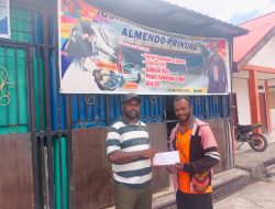 Ketua BPD HIPMI Papua Barat Beri Bantuan Modal Rp14 Juta untuk Usaha Percetakan Spanduk dan Baliho Di Pegaf